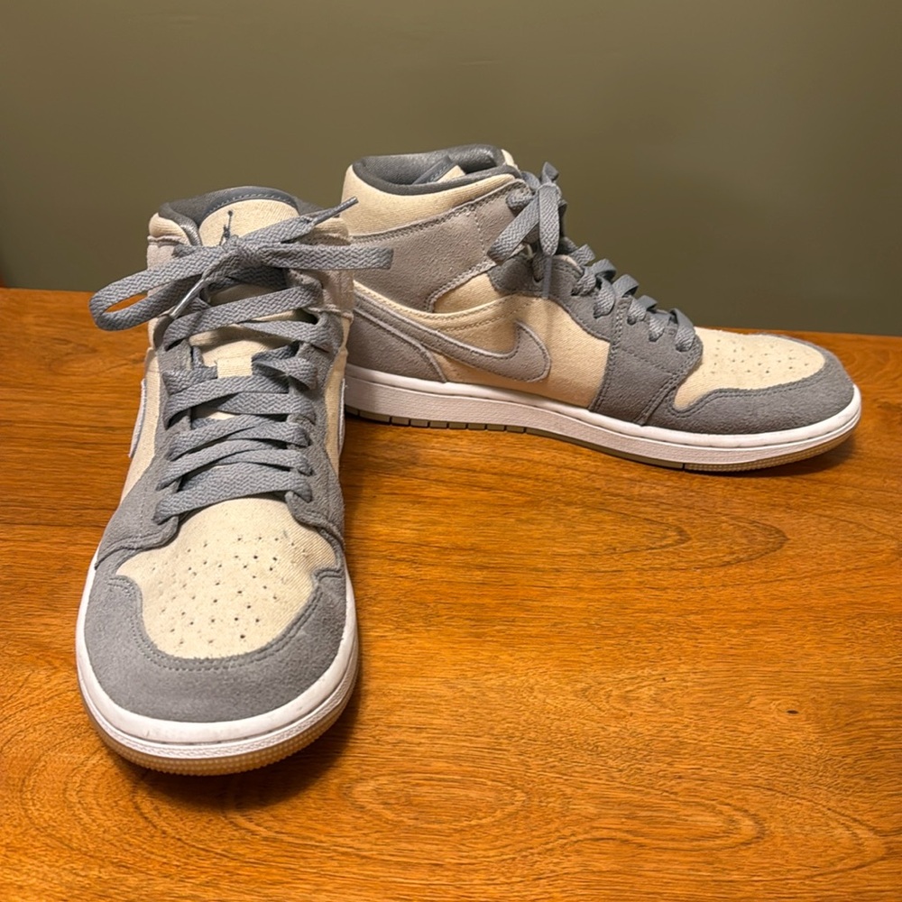 Jordan Air Jordan 1 Mid SE Shoe | M8.5/W10 | COCONUT MILK/ PARTICLE GREY